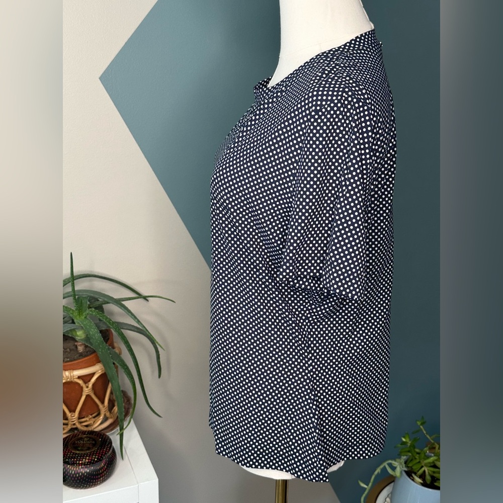 St. John Navy White Polka Dot Stretch Tee Top Size L Fitted Designer Quiet Lux - Picture 4 of 12